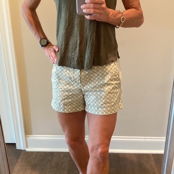 Banana Republic- Sweet Sunshine Chambray Mandala Print Shorts, Size 4 - Picture 11 of 12